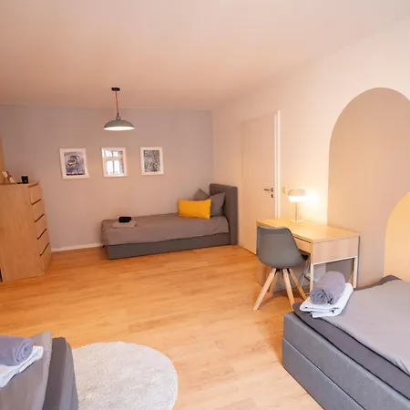 Two - Netflix, 5 Personen Appartement