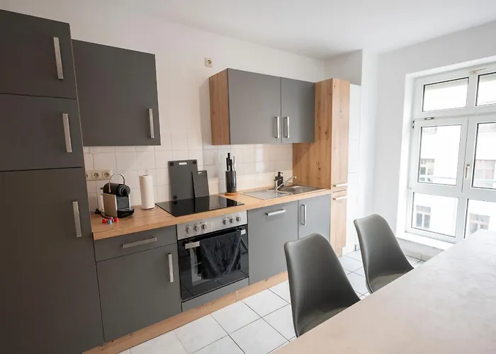Two - Netflix, 5 Personen Appartement